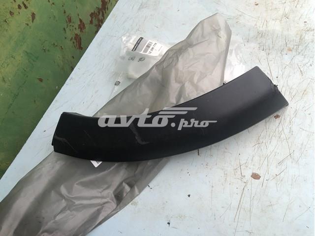 Ікло заднього бампера праве 8200577918 RENAULT