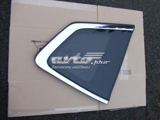Стукло багажника, праве 833004BA0B NISSAN