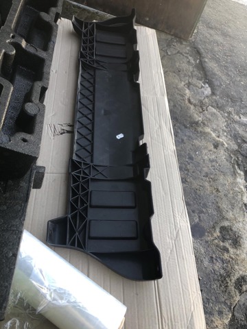 Кронштейн бампера заднього, центральний 85222EB310 NISSAN