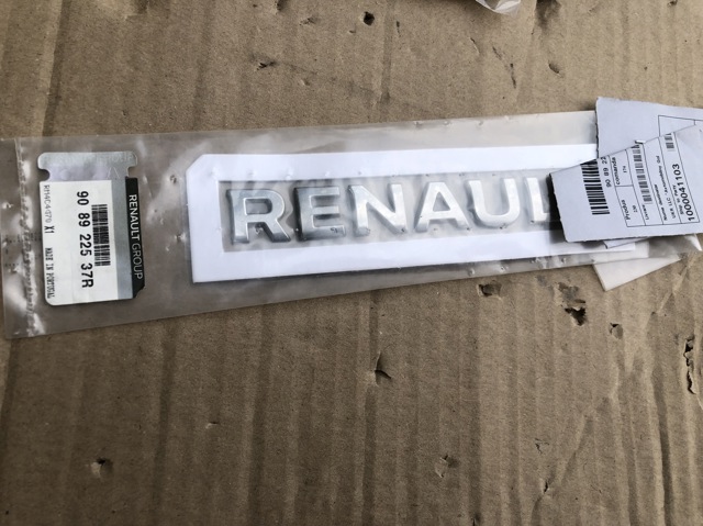 Емблема кришки багажника, фірмовий значок 908922537R RENAULT