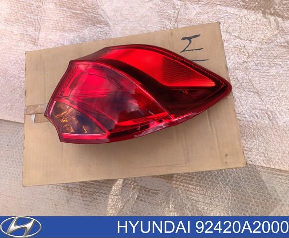 Задній правий стоп 92420A2000 HYUNDAI