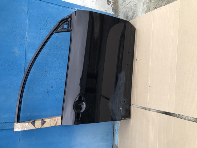 Пасажирські передні двері H0100HV0MA NISSAN