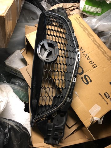Решітка радіатора KD4550710F MAZDA