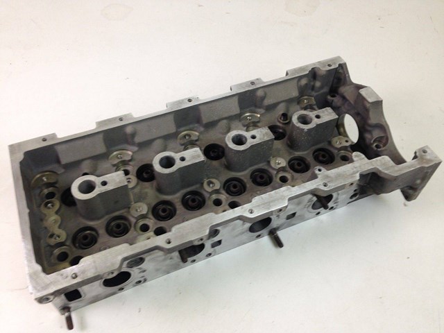 Головка двигуна Mercedes Sprinter 2 3-t