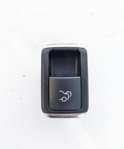Кнопка відкривання багажника mercedes-benz cla та на інші моделі. вживаний оригінал, в хорошому стані. A21290592009107 