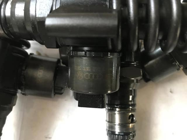 Форсунка паливна 03G130073G VAG