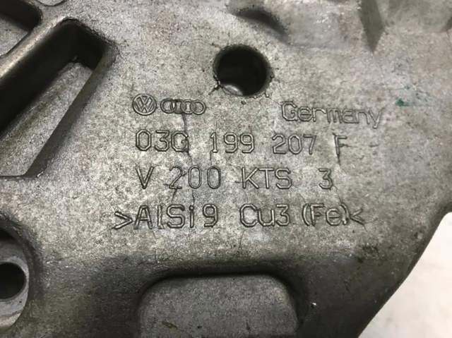 Кронштейн подушки (опори) двигуна, правої 03G199207F VAG