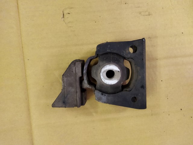 Подушка передньої опори двигуна 1236137090 TOYOTA