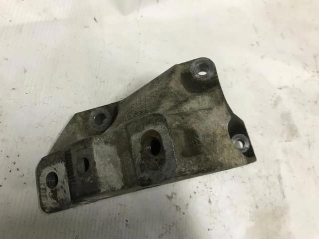 Кронштейн подушки КПП, лівий 1J0199117Q VAG