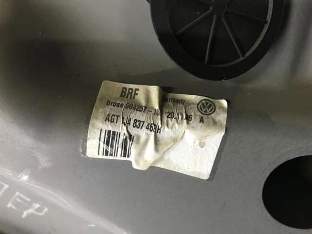 Мотор склопідйомника дверей передніх, правих 1J4837756F VAG