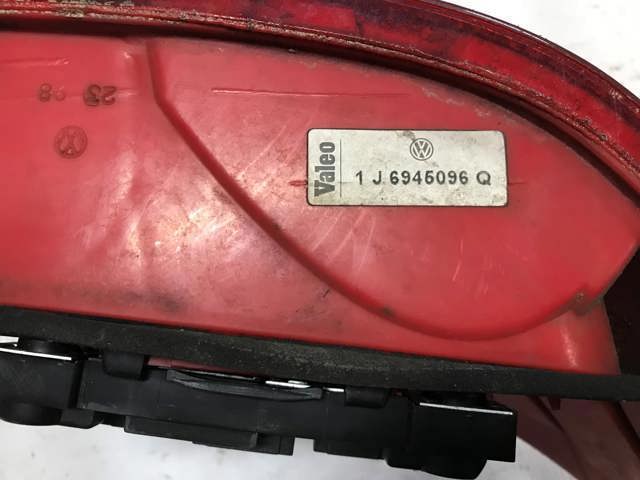 Задні ліхтарі 1J6945096Q VAG