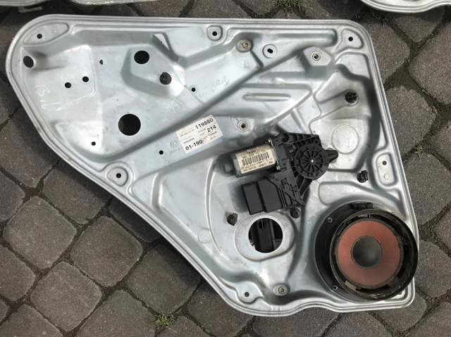 Склопідйомник задніх лівих дверей 3B5839755C VAG