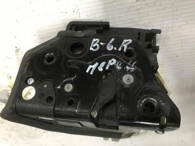 Замок передніх пасажирських дверей 3C1837016A VAG