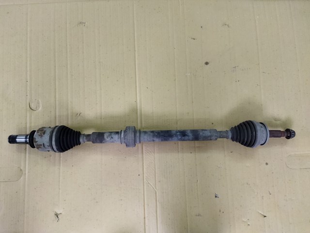 Привід передній правий 4341047030 TOYOTA