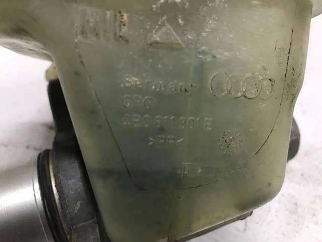 Бачок головного гальмівного циліндру 4B0611301E VAG