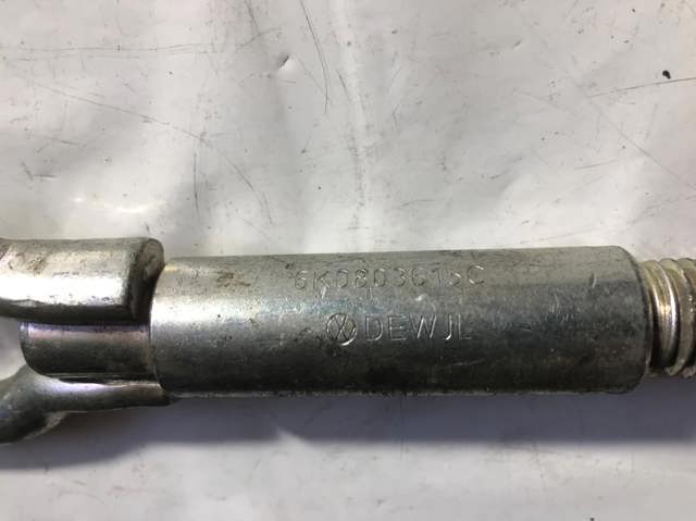 Крюк буксирувальний 6K0803615C VAG