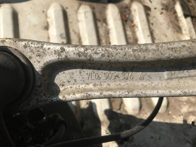 Важіль підвіски задній правий 7L0505376A VAG