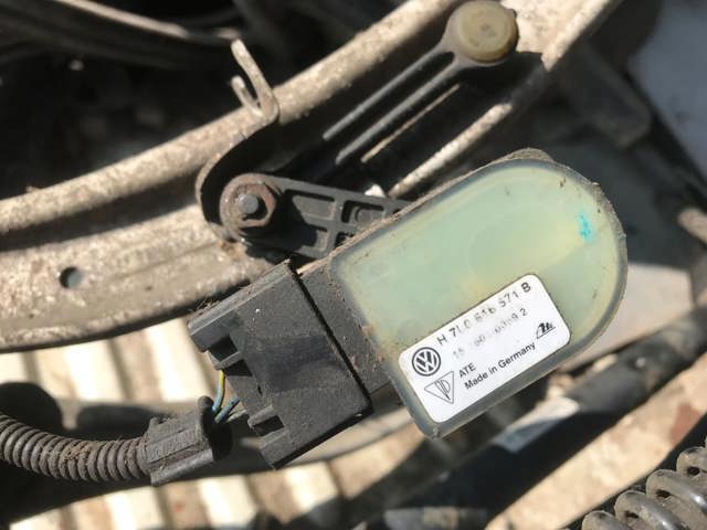 Регулятор положення кузова задньої підвіски 7L0616571B VAG