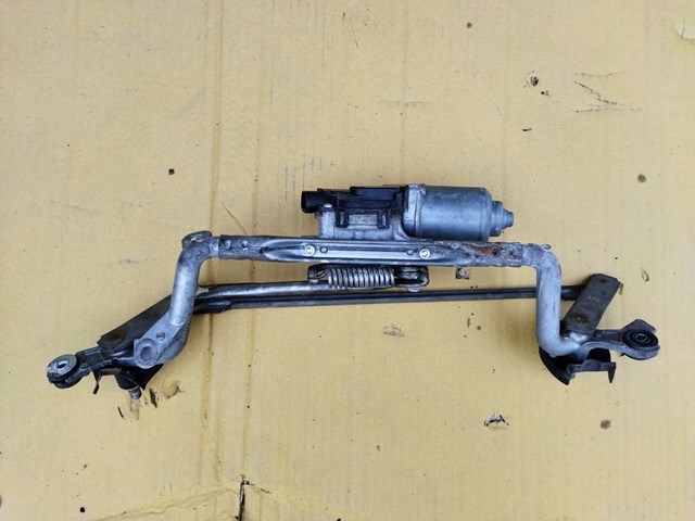 Мотор склоочисника передній 8511047210 TOYOTA