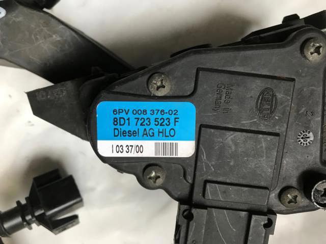 Підаль газу 8D1723523F VAG