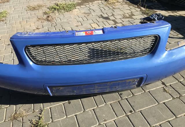 Бампер передній в зборі 8L0807111 VAG
