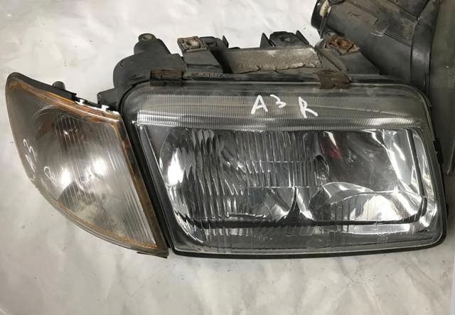 Права блок фара 8L0941030 VAG