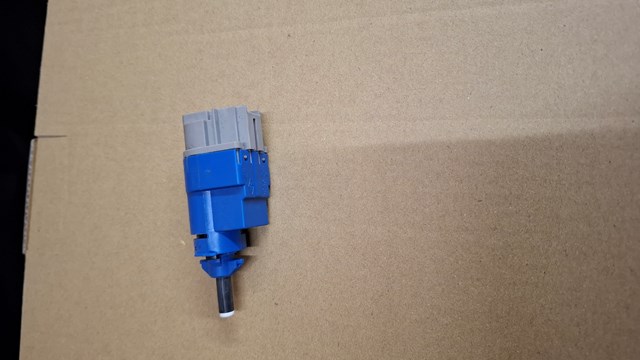 Датчик включення зчеплення 253255192R RENAULT