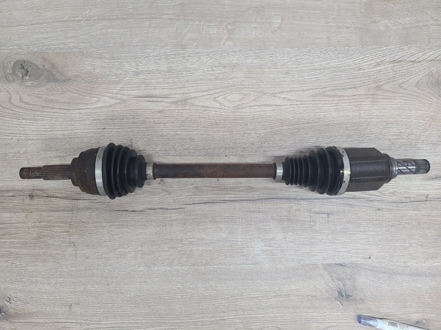 Піввісь передня ліва 391016613R RENAULT