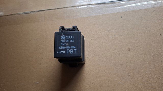 Реле паливного насоса 3B0951253 VAG