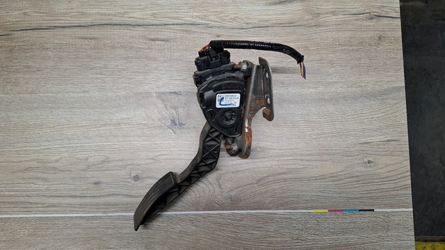 Педаль акселератора 4940068L50 SUZUKI