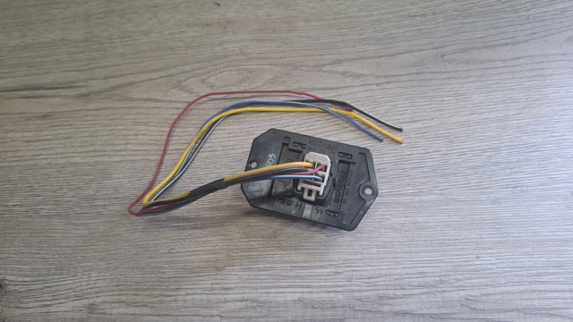 Реле обігрівача Suzuki Swift 3