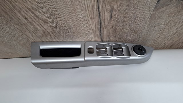 Кнопки переднього лівого склопід'ємника 935701C110 HYUNDAI