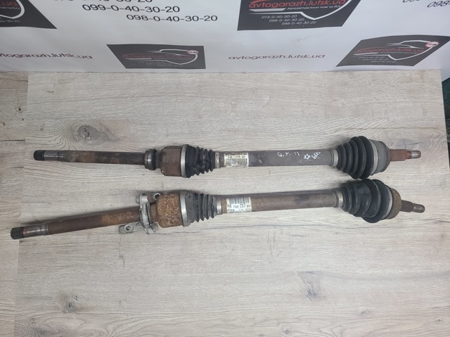 Піввісь передня, права 9675025780 PEUGEOT