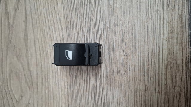 Кнопка вмикання двигуна склопідіймача задня 96766662ZD PEUGEOT