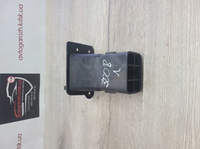 Кронштейн бампера переднього 9682791480 PEUGEOT