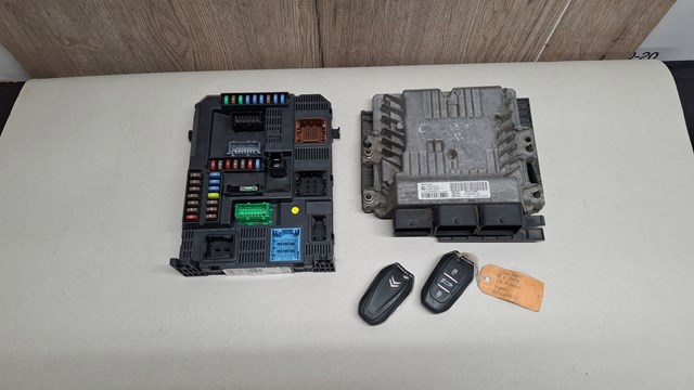 Коробка запобіжників 9804067480 PEUGEOT