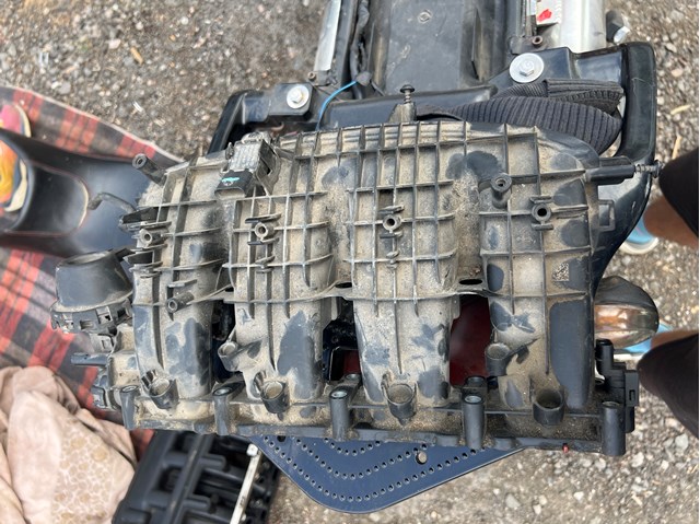 Колектор впускний 06L133201 VAG