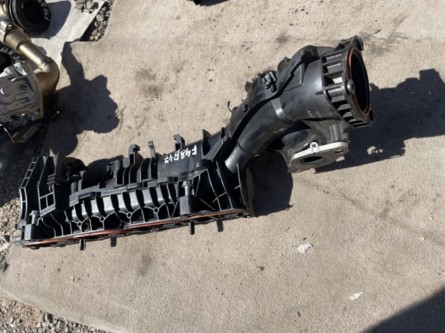 Колектор впускний 11618513653 BMW
