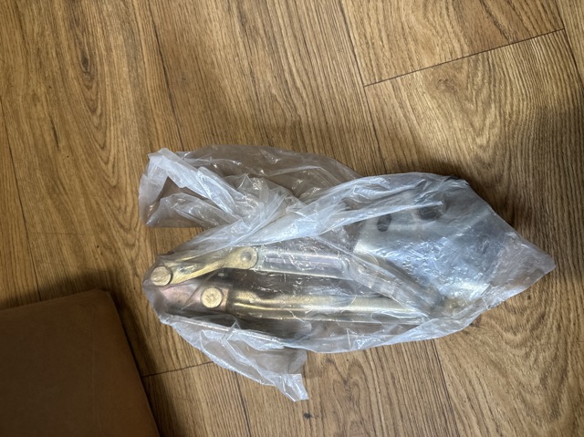 Завіс капота, правий 1T0823302F VAG