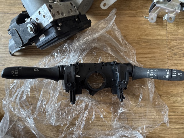 Перемикачі 255605RL0A NISSAN