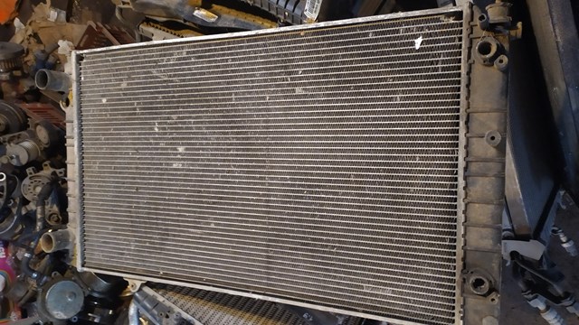 Радиатор охлаждения двигателя 4D0121251F