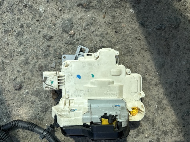 Замок водійських дверей 4F1837015E VAG