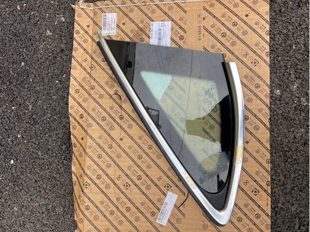 Стукло багажника, праве 4G8845300C VAG
