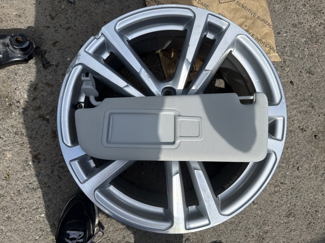 Козирок протисонячний 4H0857551 VAG