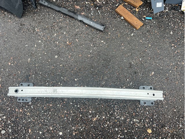 Шина бампера заднього 4L0807309 VAG