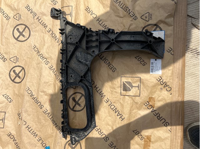 Направляюча заднього бампера, права 4L0807454A VAG