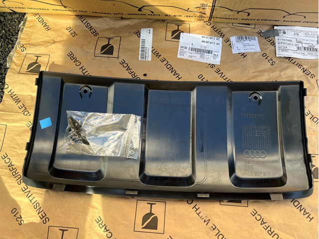 Заглушка бампера буксирувального гака, задня 4L0807819H VAG