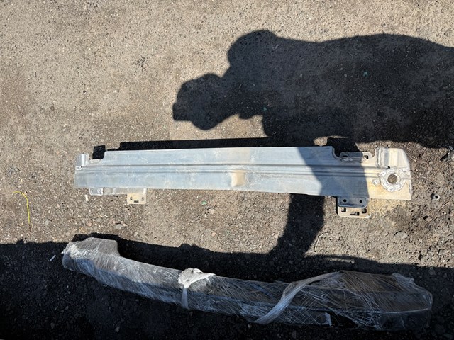 Підсилювач бампера переднього 4M0807109C VAG