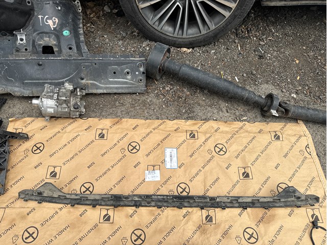 Спідниця заднього бампера 4M0807541 VAG