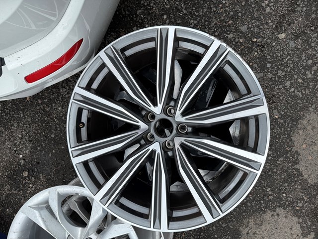 Диски колісні литі (легкосплавні, титанові) 4M8601025G VAG